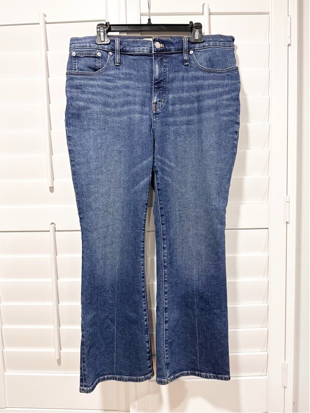 Madewell Mid-Rise Kick Out Jeans Size 31 Medium Wash Crop Flare Stretch